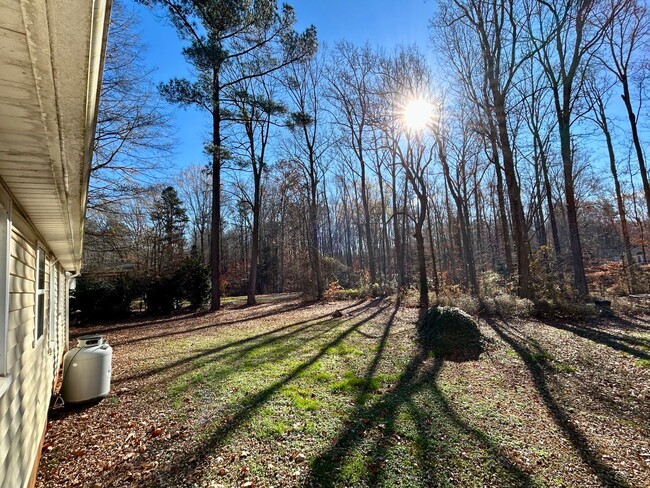 Building Photo - Charming 3Br in Oak Ridge on One Acre Lot!