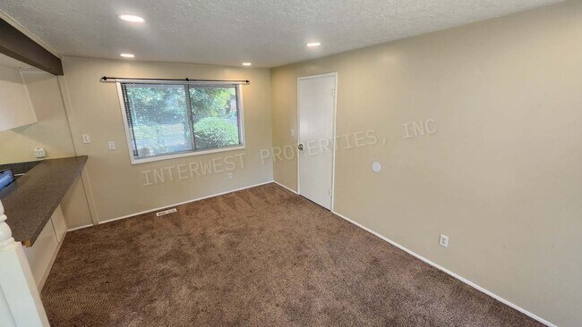 Building Photo - 3 bd 2 ba Ranch Style Beaverton Home with W/D in Unit, 2 Car Garage and Large Fenced Yard!