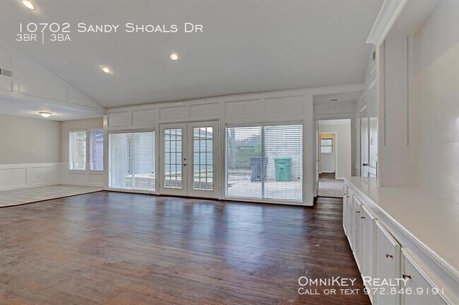 Building Photo - 10702 Sandy Shoals Dr