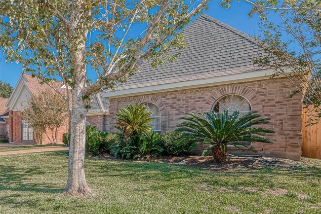Building Photo - 2919 Pepperwood Dr