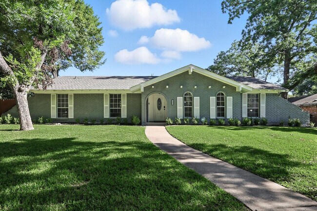 Building Photo - 1231 Springbrook Cir