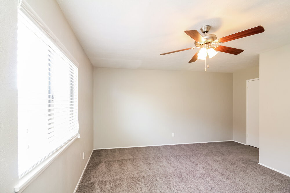 Building Photo - 902 Live Oak Dr