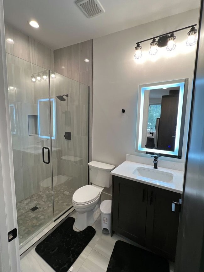 Building Photo - FULLY FURNISHED 2 BED, 1.5 BATH W/ GARAGE