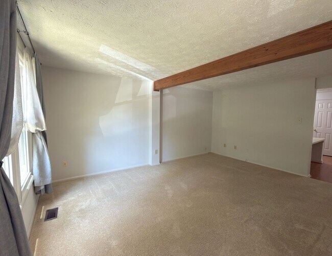 Building Photo - 3 Bed 4 Bath Townhome for Rent in Fairfax, VA!