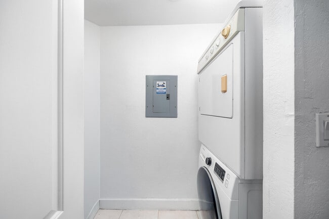 Building Photo - 1830 Radius Dr