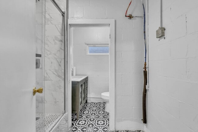 Building Photo - Charming 2-bedroom, 1-bath near downtown Clarksville!