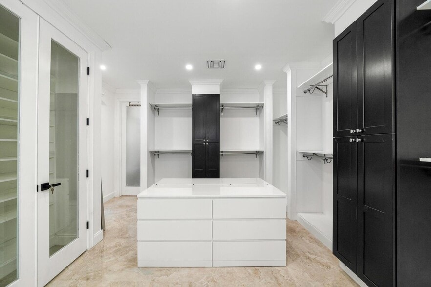 Building Photo - 9065 Watercrest Cir E