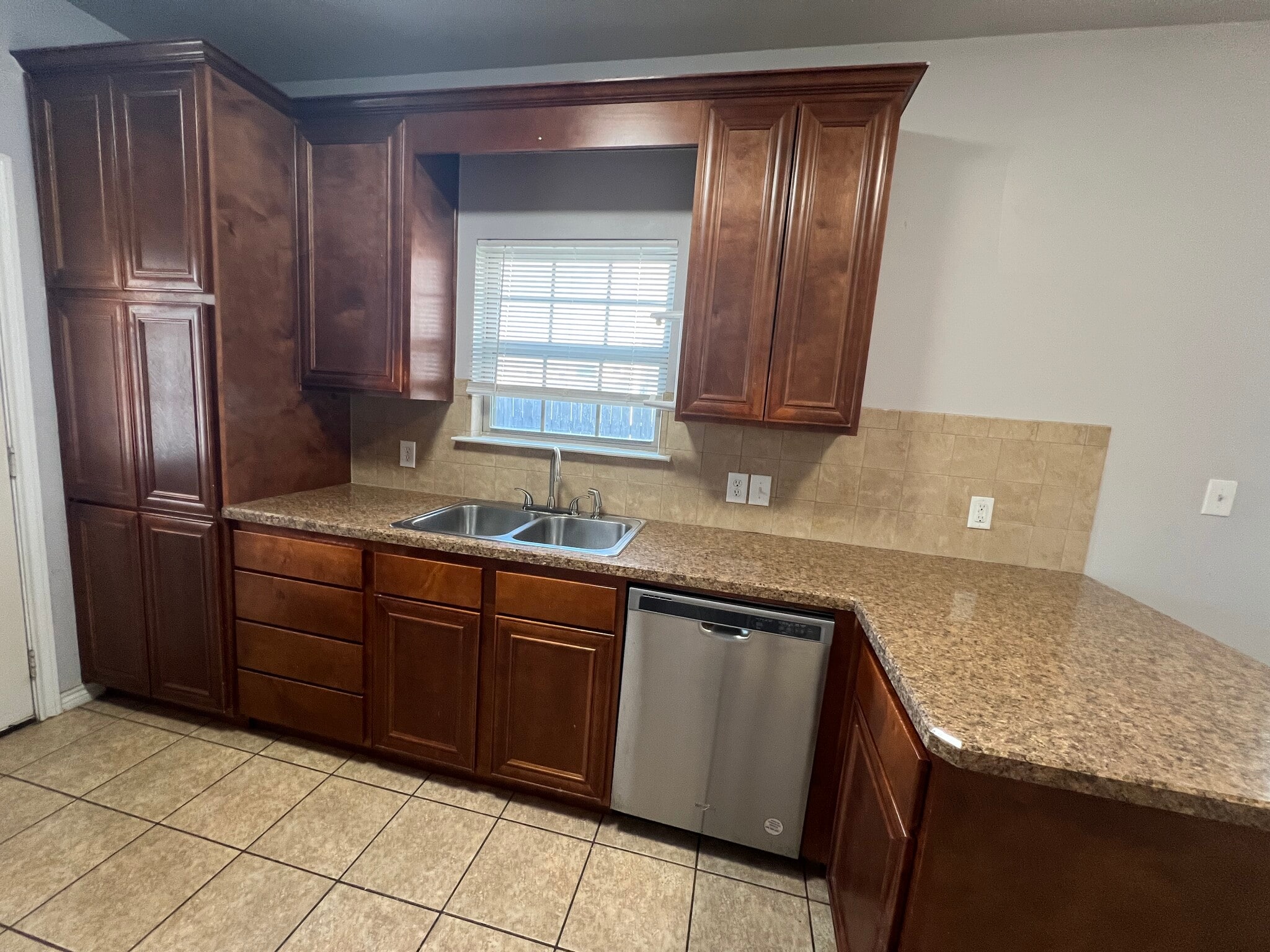 Building Photo - 906 Parkplace Ridge