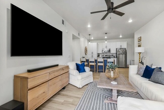 Building Photo - 3131 Fleur Dr