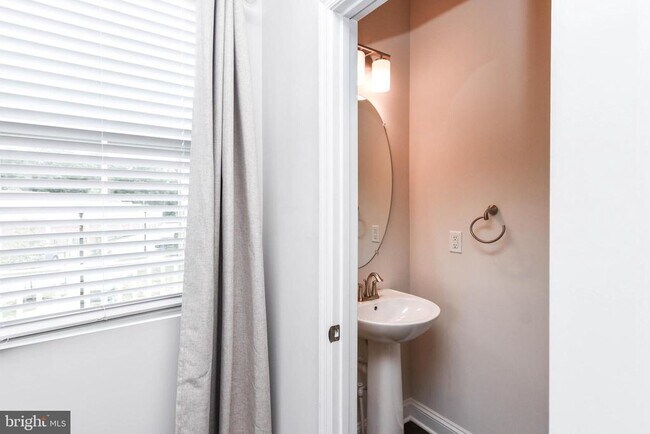 Building Photo - 7102 Druce Way