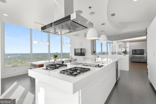 Building Photo - 3338 Peachtree Rd NE