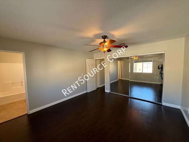 Building Photo - 2 Bedroom/2.5 Bathroom Two Story Town Home...