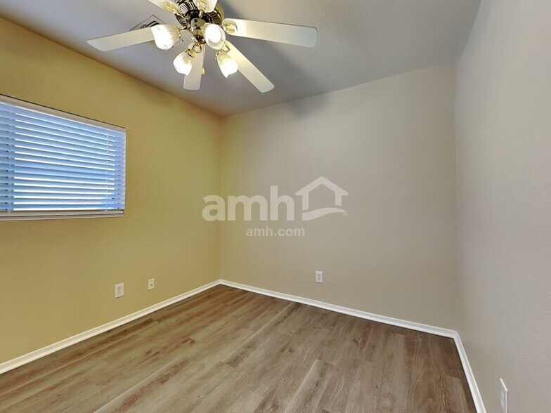 Building Photo - 15617 W Caribbean Ln