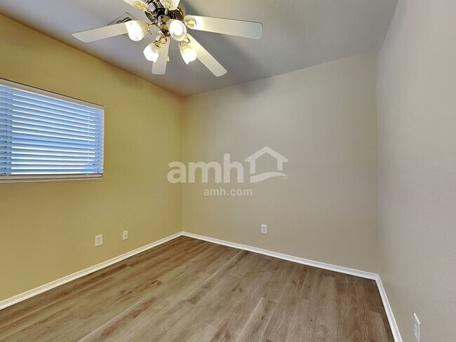 Building Photo - 15617 W Caribbean Ln