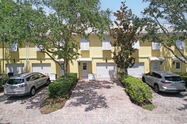 Building Photo - 3183 E Community Dr