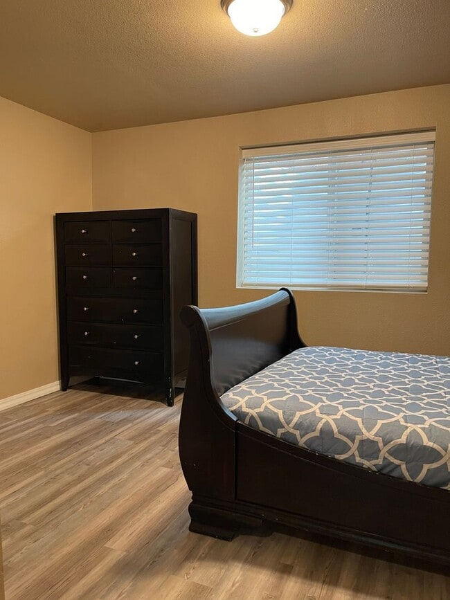 Building Photo - Beautiful 2 Story w/Finished Basement in D...