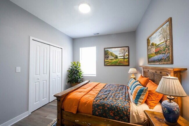 Building Photo - "Spacious & Modern 3-Bedroom Duplex on Nor...