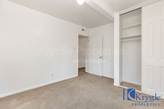 Building Photo - 1038 Thelma Ave