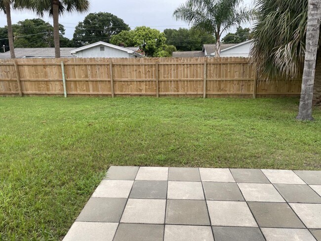 Building Photo - 8311 Millwood Dr