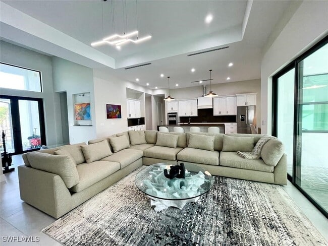 Building Photo - 687 23rd St SW