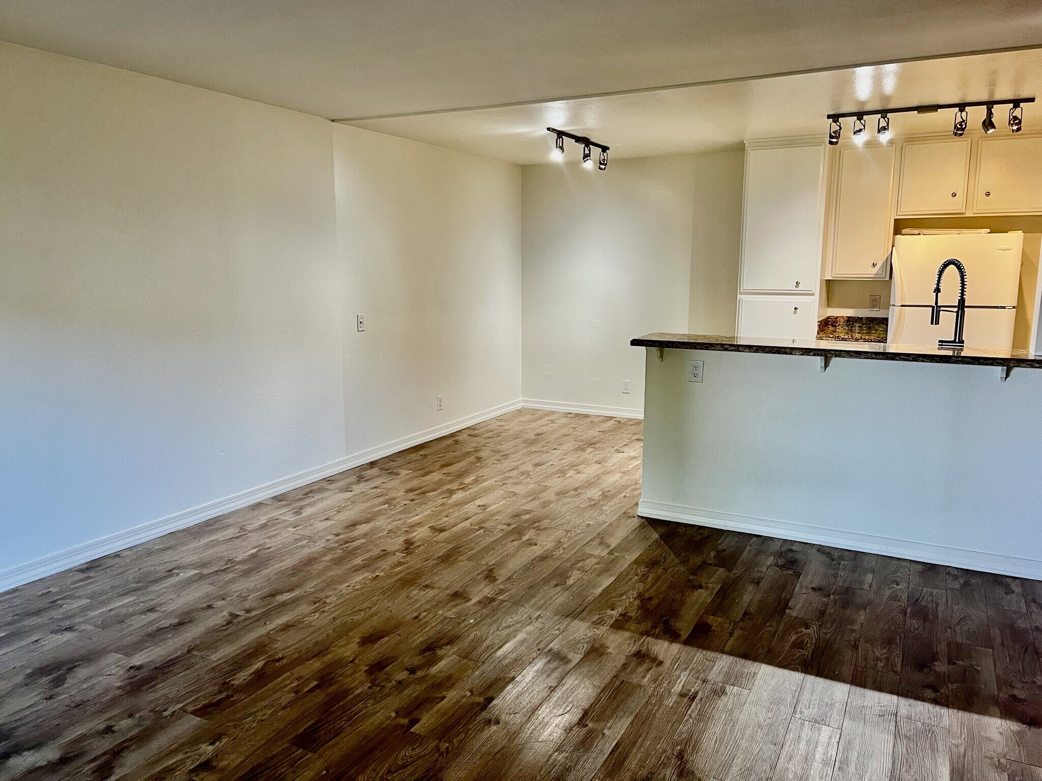 Building Photo - 10225 Caminito Cuervo