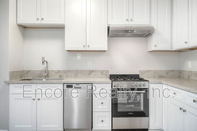 Building Photo - 303 3rd Ave