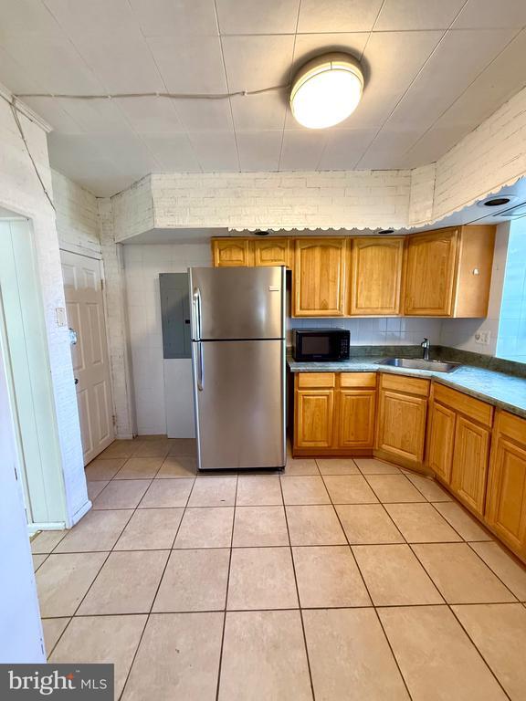 Building Photo - 403 S Main St