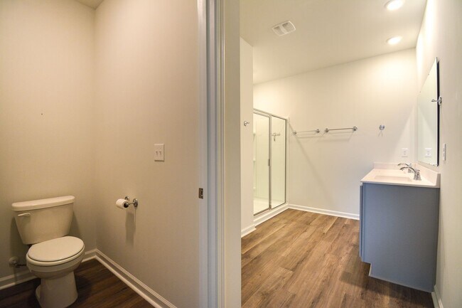 Building Photo - 3 Bedroom Home in Waterside Community of S...