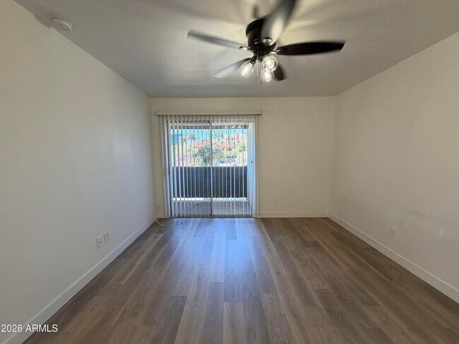Building Photo - Remodeled 1 Bedroom 1 Bath Central Phoenix Apartment with Private Backyard
