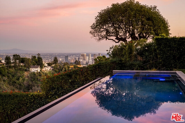 Building Photo - 1030 Somera Rd