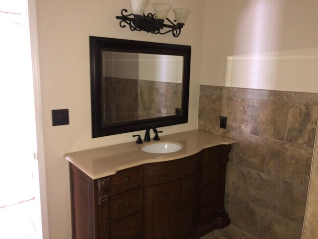 Building Photo - 230 Stern Dr