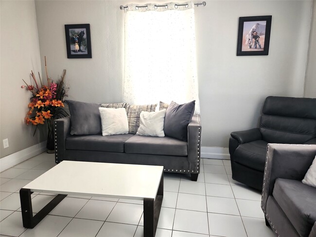Building Photo - 2605 Avenue Q