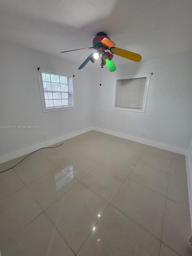 Building Photo - 5911 N Farragut Dr