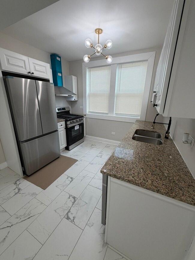 Building Photo - 1048 W Marquette Rd