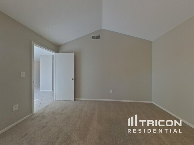 Building Photo - 6918 Silvermill Dr