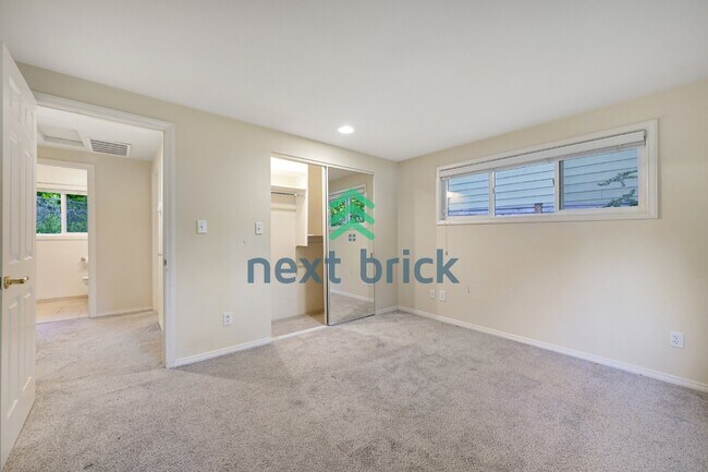 Building Photo - Charming 2-Bedroom Retreat in Bellevue - Cozy Comfort Awaits!