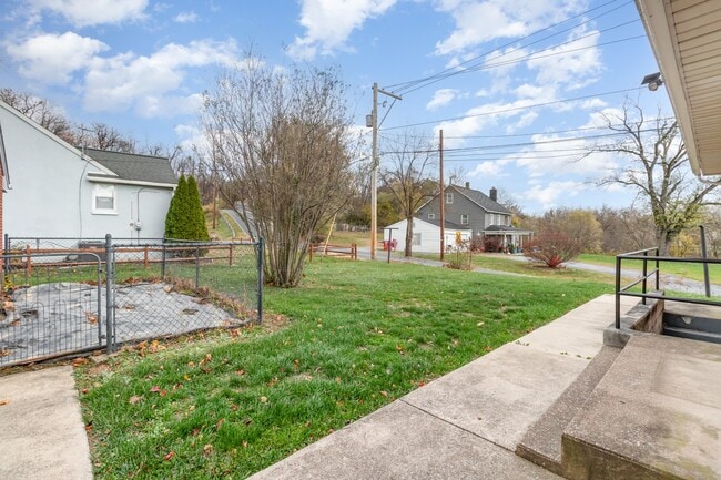 Building Photo - 388 Pleasant View Rd