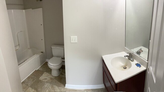 Building Photo - 3 Bed 3 Bath Townhouse in Marietta