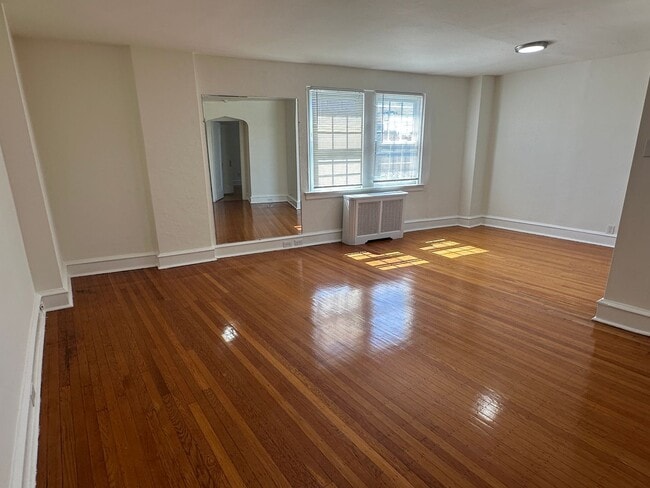 Building Photo - Marlyn Apts 101
