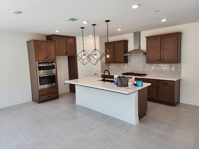 Building Photo - Introducing Your New Dream Home