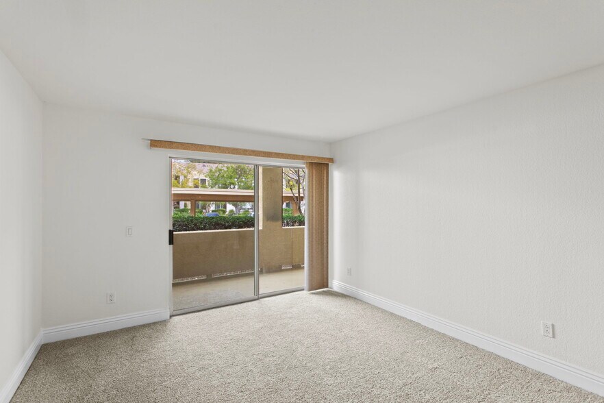 Building Photo - 2320 Del Mar Way