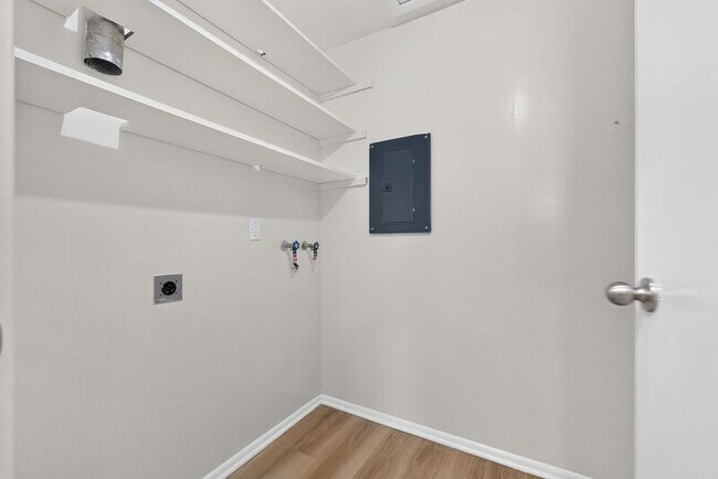 Building Photo - 5168 Mapleridge Dr