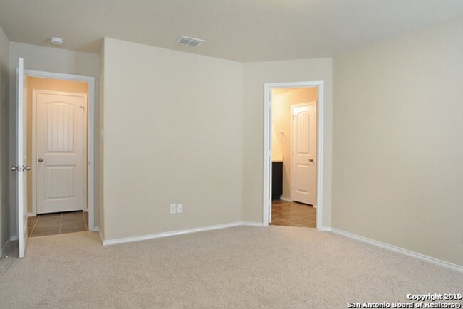 Building Photo - 4 Bedroom/2 Bath Amhurst Subdivision