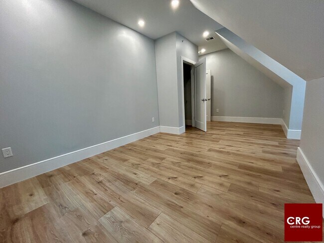 Building Photo - 124 Kenrick St