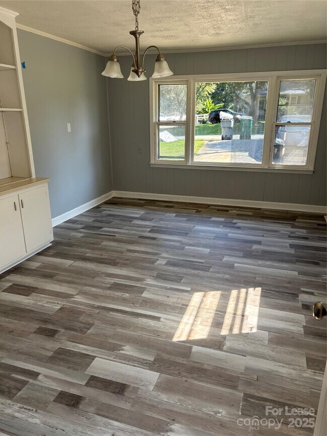 Building Photo - 6225 Branch Hill Cir