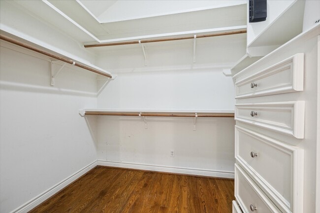 Building Photo - 2943 Brompton Square Dr