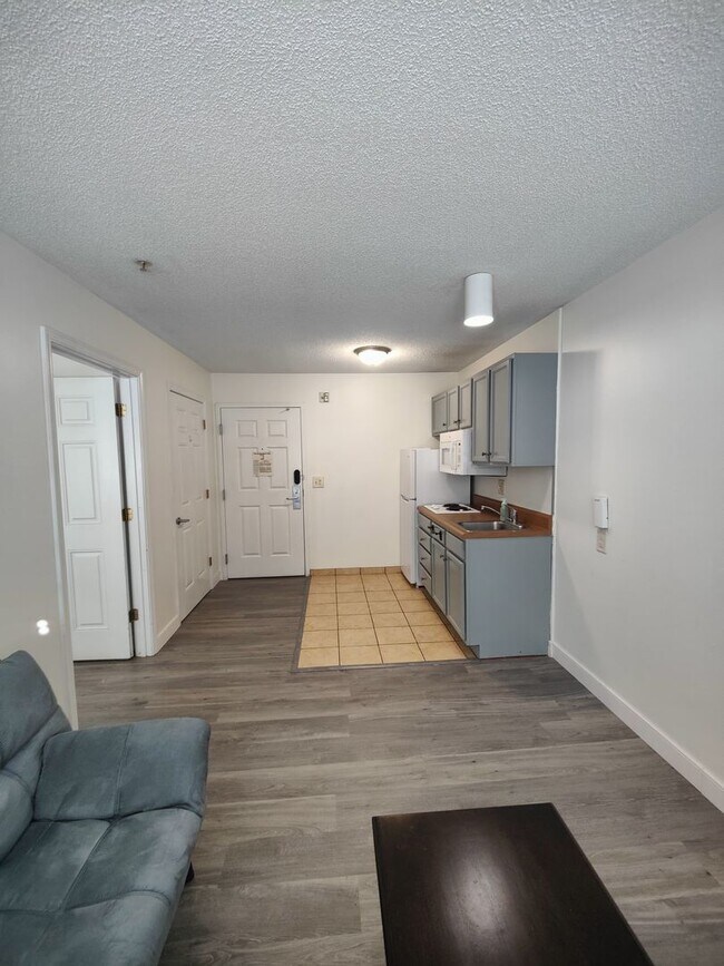 Building Photo - ONE MONTH FREE!!! 1 Bed/ 1 Bath Unit in the heart of North Charleston Available ASAP or February ...