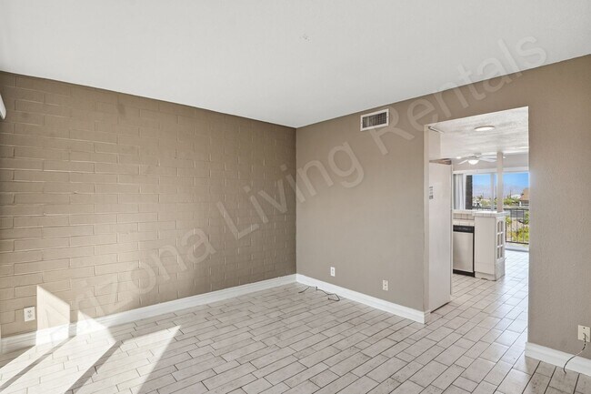 Building Photo - DOWNTOWN LAKEVIEW CONDO
