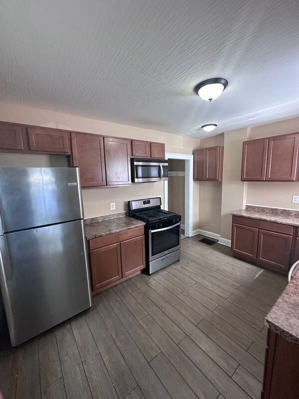 Building Photo - 431 E 14th Ave