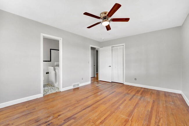 Building Photo - Charming Three Bedroom Home in Gray Court